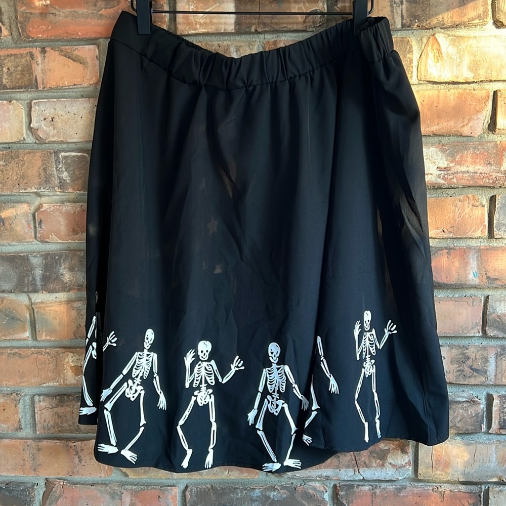 Cute skeleton alien skirt, new without tags